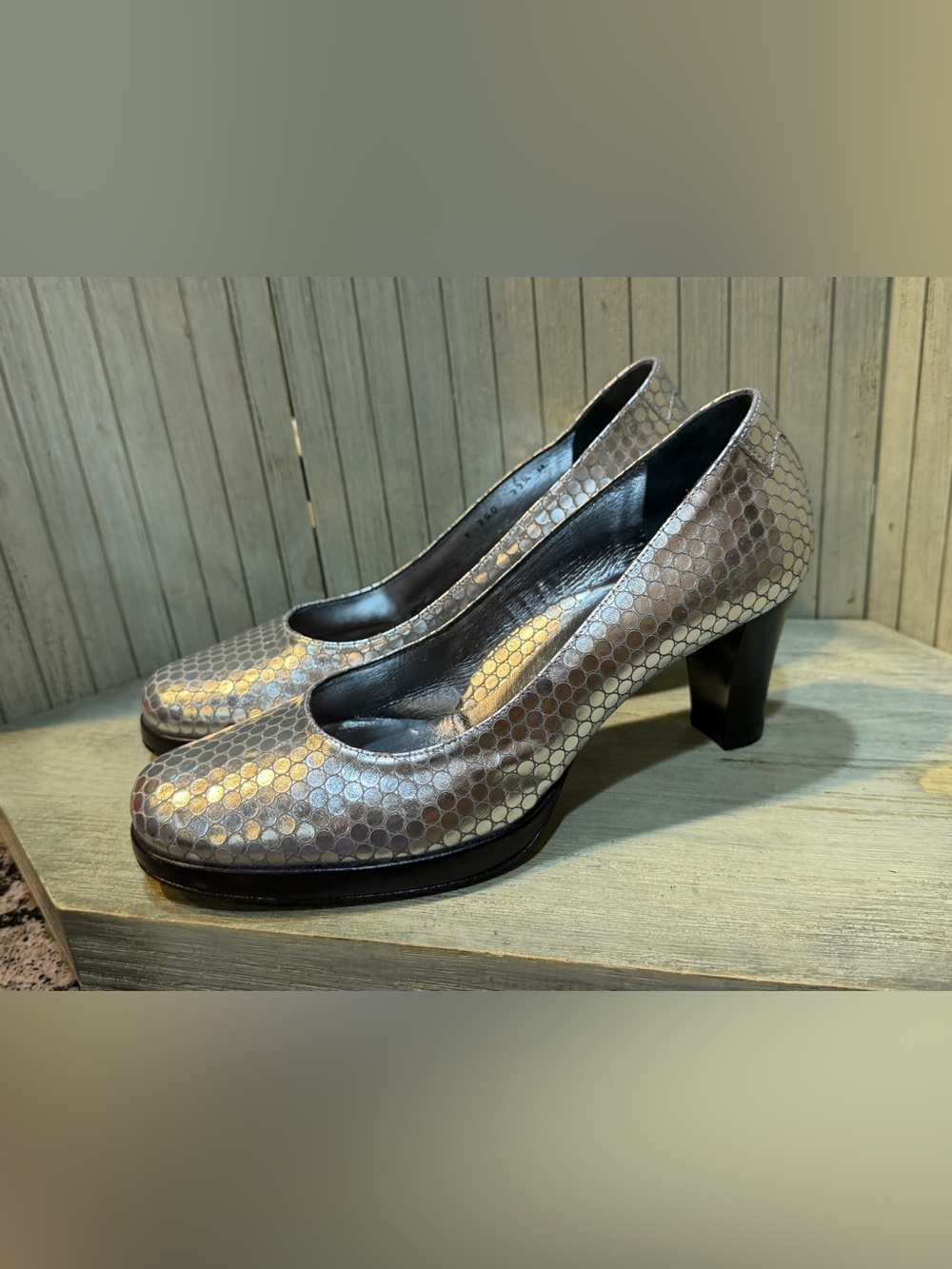 Taryn Rose Classic Metallic Gray Patterned Women's Pump 37.5